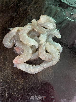 荷兰豆炒虾仁的做法步调：3