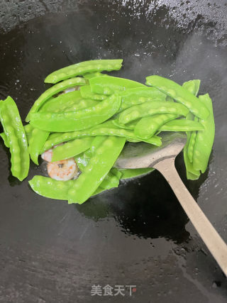荷兰豆炒虾仁的做法步调：8