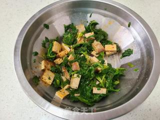 凉拌芹菜叶五喷鼻豆腐的做法步调：5