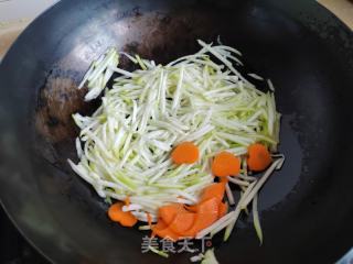 鸡蛋肉片汤米粉的做法步调：4