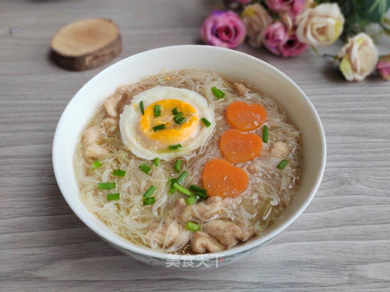 鸡蛋肉片汤米粉的做法