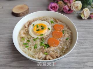 鸡蛋肉片汤米粉的做法步调：7