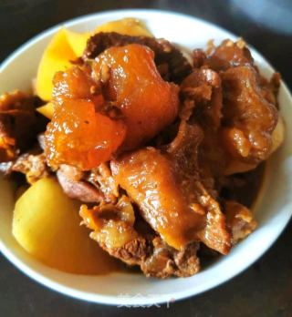 萝卜焖牛筋腩的做法步调：7
