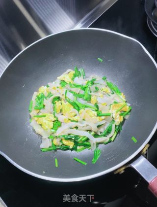 利剑木耳韭菜炒鸡蛋的做法步调：9