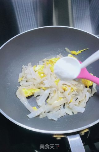 利剑木耳韭菜炒鸡蛋的做法步调：7