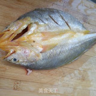 喷鼻煎年夜黄花的做法步调：2