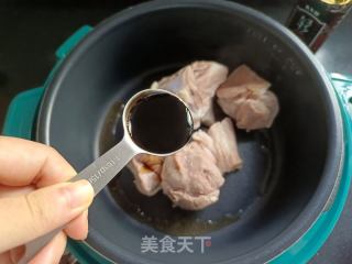 阿胶酱焖肉的做法步调：4