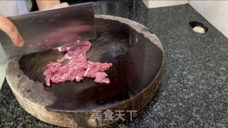 豆苗炒牛肉的做法步调：1