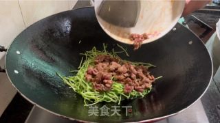 豆苗炒牛肉的做法步调：11