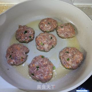 喷鼻煎牛肉饼的做法步调：10