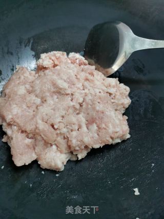 喷鼻菇猪肉利剑菜饺子的做法步调：9