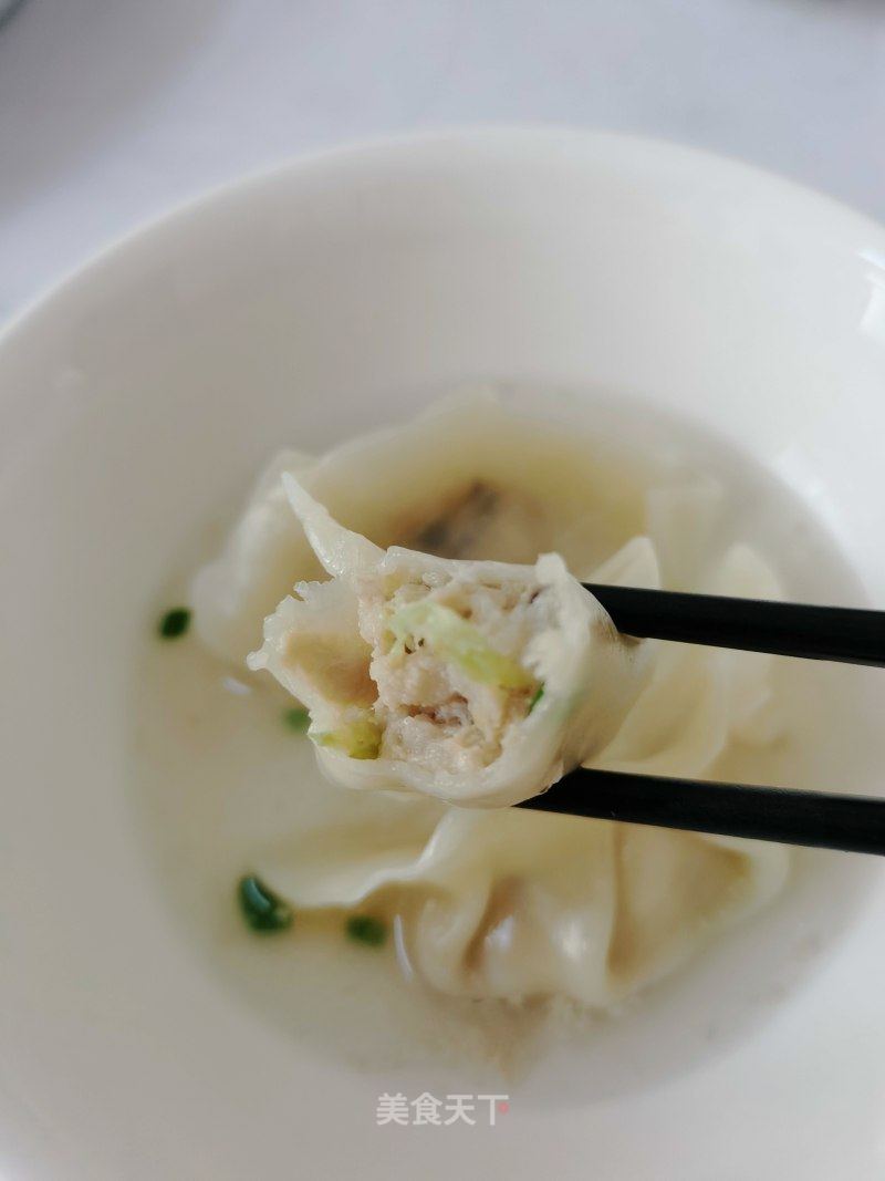 喷鼻菇猪肉利剑菜饺子的做法