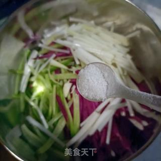 花死拌紫佳丽萝卜的做法步调：7