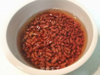 白豆沙酒酿小圆子的做法步调：1