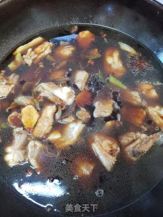 秋天限制好食～没有炒糖色板栗烧排骨的做法步调：7
