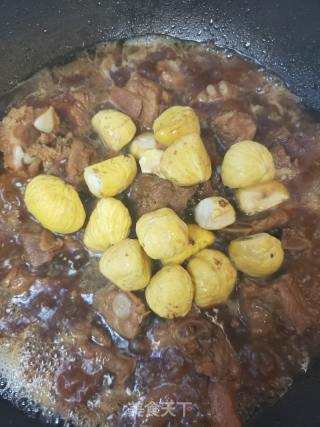 秋天限制好食～没有炒糖色板栗烧排骨的做法步调：8