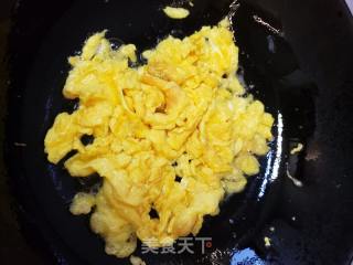 坚爽进味芽菜炒鸡蛋的做法步调：3