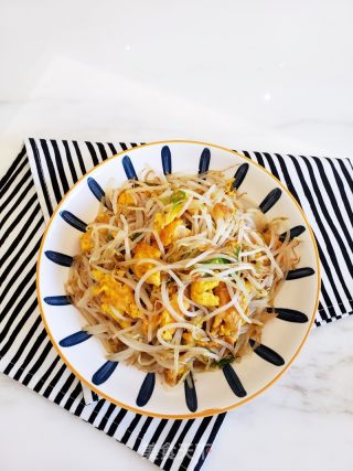 坚爽进味芽菜炒鸡蛋的做法步调：8