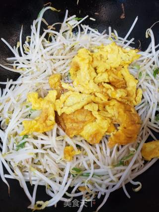 坚爽进味芽菜炒鸡蛋的做法步调：7