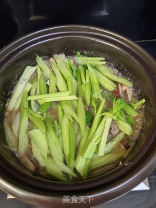 豆干牛肉煲的做法步调：10