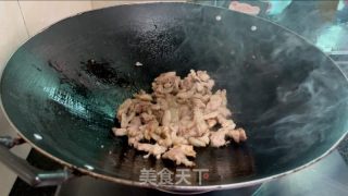 洋葱炒五花肉的做法步调：4