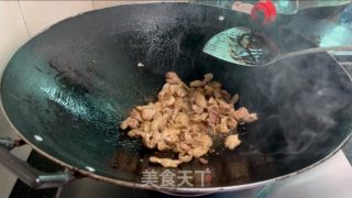 洋葱炒五花肉的做法步调：6