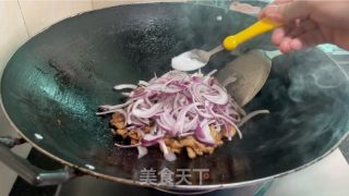 洋葱炒五花肉的做法步调：8