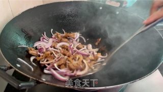 洋葱炒五花肉的做法步调：9