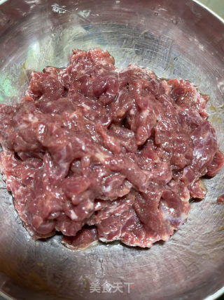 菜心牛肉炒饭的做法步调：3