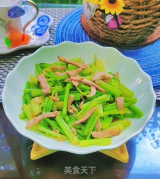 喷鼻芹炒肉丝的做法步调：10
