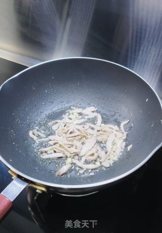 喷鼻芹炒肉丝的做法步调：6