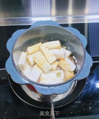 排骨炖豆腐的做法步调：7