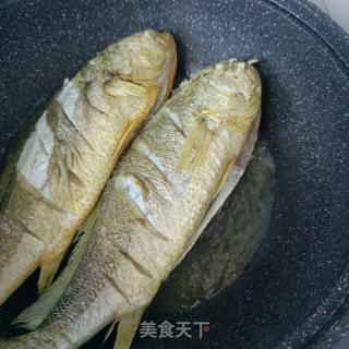 家常焖炖年夜黄花的做法步调：3