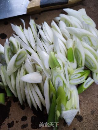 年夜葱炒肉丝的做法步调：2