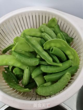 腊肉炒荷兰豆的做法步调：3