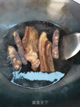 腊肉炒荷兰豆的做法步调：1