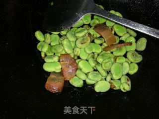 腊肉蚕豆米的做法步调：2