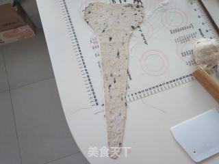 乌橄榄齐麦牛角包的做法步调：11