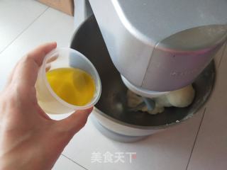 乌橄榄齐麦牛角包的做法步调：4