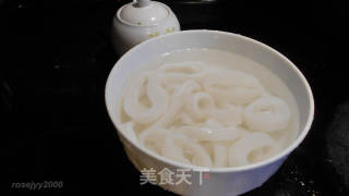 味噌鱼露鱿鱼圈的做法步调：1
