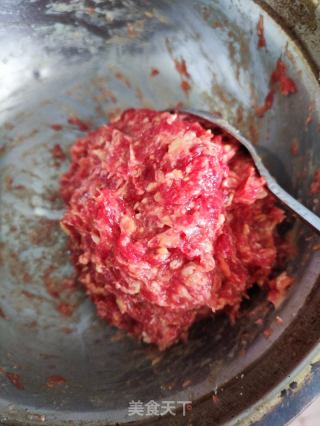 冬笋焖牛肉饼的做法步调：5