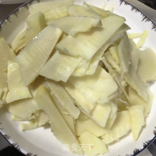 冬笋炒腊肉的做法步调：4