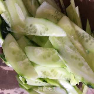 海带拌黄瓜的做法步调：4
