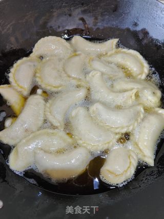 炸油角的做法步调：13
