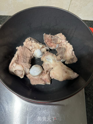 胡萝卜苹果猪骨汤的做法步调：4
