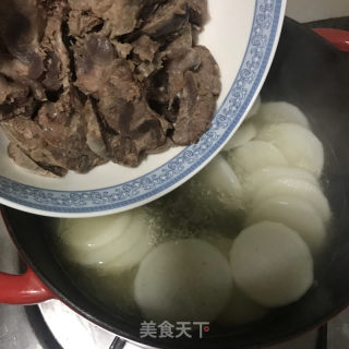 牛腱子利剑萝卜汤的做法步调：10