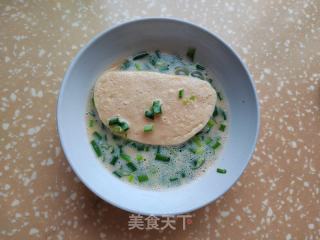 喷鼻葱鸡蛋煎馒头的做法步调：3