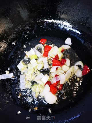 酸爽开胃泡菜萝卜炒鸡脯肉的做法步调：4