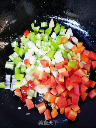 酸爽开胃泡菜萝卜炒鸡脯肉的做法步调：5