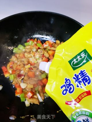 酸爽开胃泡菜萝卜炒鸡脯肉的做法步调：7